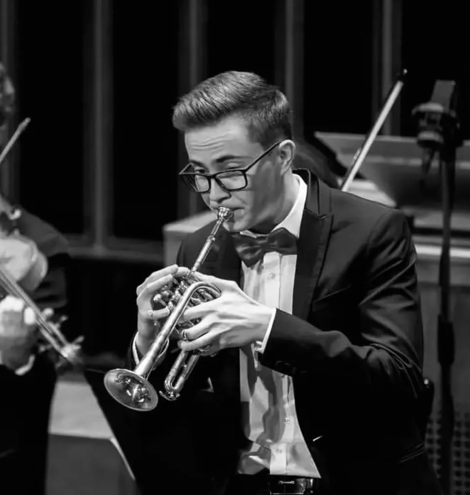 Ákos Pusztaszegi playing the trumpet