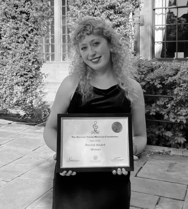 Anneka Vetter with her winner’s certificate at New College, Oxford