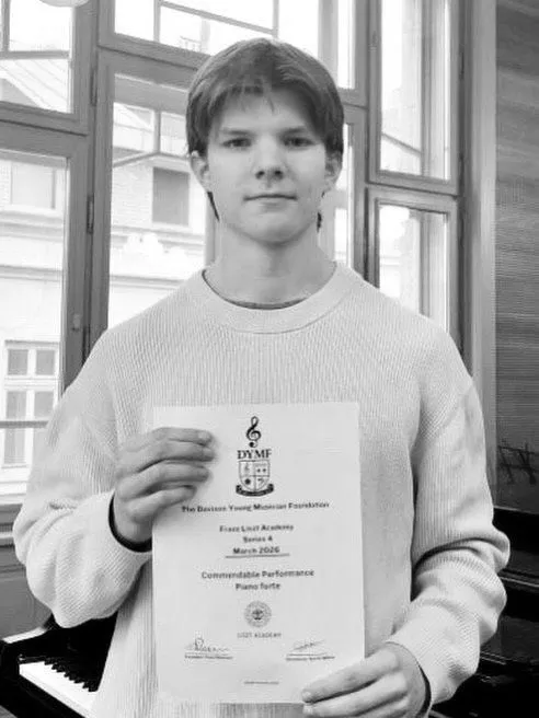 Dániel Grosch with his certificate at the Liszt Academy
